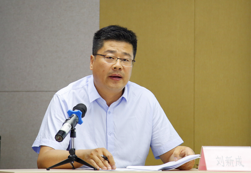 公司黨史教育宣講團(tuán)成員、副總經(jīng)理劉新成在機(jī)關(guān)第二黨支部作專題宣講