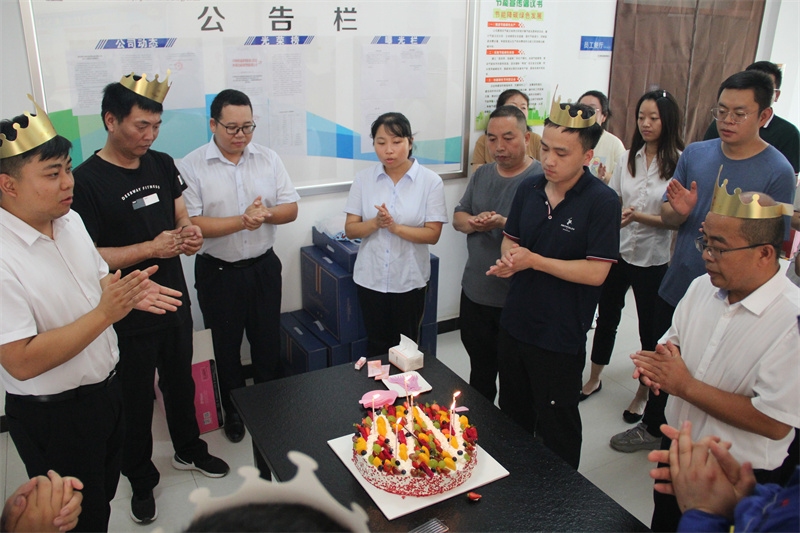 咸陽公司集體生日會活動溫馨舉辦-1.jpg 咸陽公司集體生日會活動溫馨舉辦-1.jpg