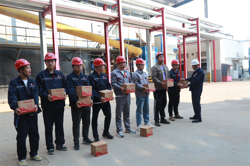 三原公司：樹安全生產(chǎn)意識(shí) 送清涼關(guān)愛員工-1.png