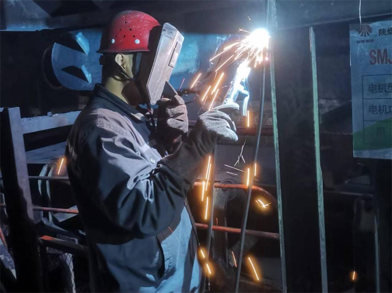 堅守崗位 詮釋最美“敬業(yè)福”1.png