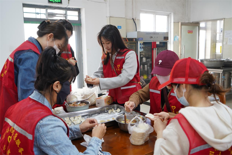 選煤公司黨總支開展“弘揚雷鋒精神 踐行初心使命”志愿服務主題黨日活動2.png