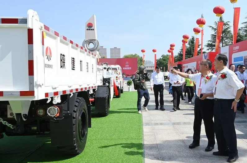 陜建機股份舉行新能源礦用無軌膠輪車產品發(fā)布會